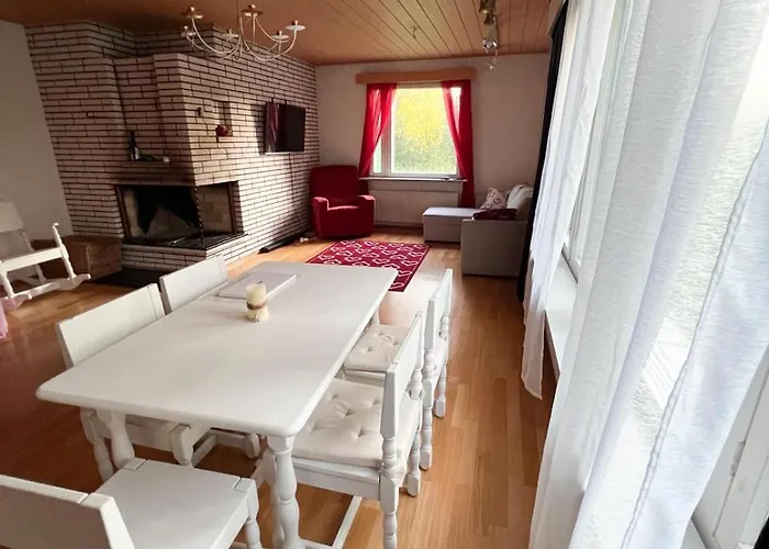 Largehouse Activities & Local Guide רובניימי